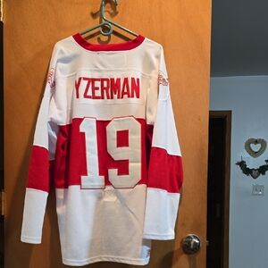 CCM Vintage Detroit Redwings Steve Yzerman Hockey Jersey( XL-54)